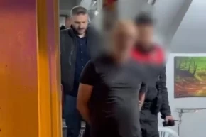 Cumhurbaşkanına hakaret ettiği iddiasıyla gözaltına alındı