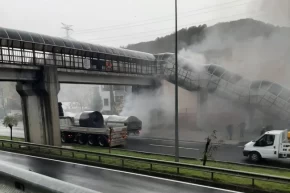 Düzce-Zonguldak bağlantı yolunda seyir halindeki tırın dorsesinde yangın çıktı