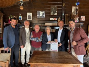 Elpek Dokuyan Kadınlara destek: Coğrafi İşaret Belgesi Başkan Dumana teslim edildi