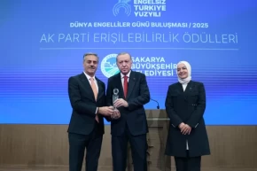 Sakaryanın toplu taşımada engelleri kaldıran uygulamasına Cumhurbaşkanı Erdoğandan ödül