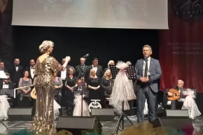 Bursadaki konserde Belediye Başkanı parmak ısırttı