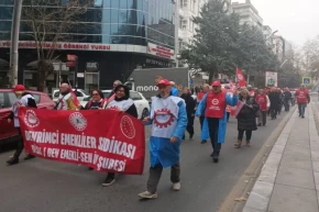Emekliler Samsundan Ankaraya yürüdü... Tandoğan Meydanında hak mücadelesi