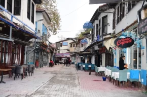 Bursa Osmangazide Tarihi Arap Şükrü Sokağı kaçaklardan arındırıldı