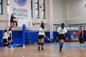 İstanbul Maltepede kadınlar şiddeti blokladı