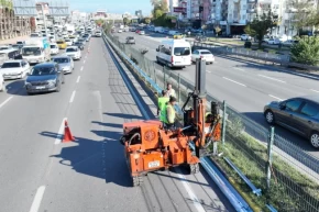 Antalya Gazi Bulvarında otokorkuluk çalışması