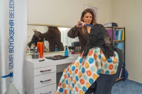 İzmirde kadınlara mobil kuaför ve eğitim hizmeti