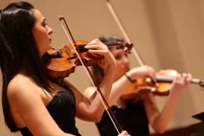 İzmirde Türk bestecilerinin eserleri ayakta alkışlandı