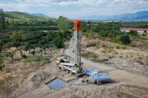 Geyve Doğantepeye 132 metre derinlikten kaliteli su