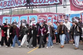 Keçiörende üniversiteli Trabzonsporlulardan coşkulu horon festivali