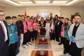 Gaziantepin şampiyon sporcuları Başkan Şahini ziyaret etti