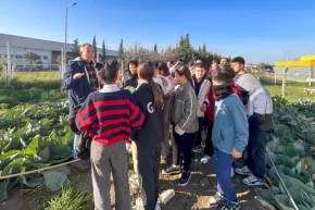 İzmir Bornovada Kent Bostanında uygulamalı ekoloji eğitimi