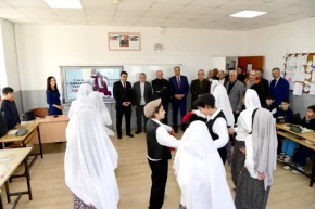 Malatyada Başkan Er öğrencilerle buluştu