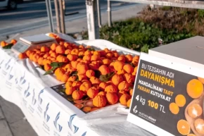 İzmir Güzelbahçede güven esaslı dayanışma... Tart ve parasını kutuya at
