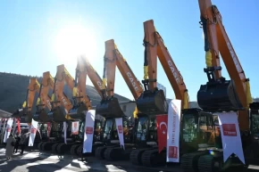 İzmir Karabağlara yeni iş makinesi desteği