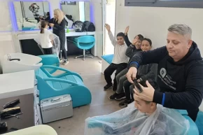 Antalya Büyükşehir Mobil Kuaför Tırı öğrencilerin hizmetinde