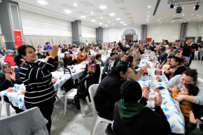 Başkan Eşki, Bornovalılarla yılbaşı yemeğinde buluştu