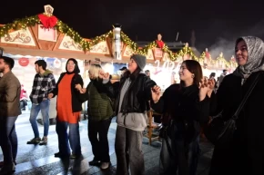 Bursa Osmangazi Meydanında yeni yıla hazırlık coşkusu sürüyor