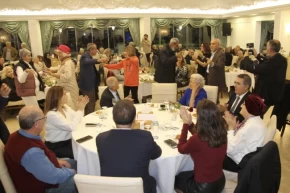 İstanbulda Darülacezede erken yeni yıl yemeği