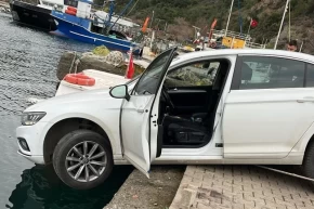 Mudanya Tirilyede araç denize düşmekten son anda kurtarıldı