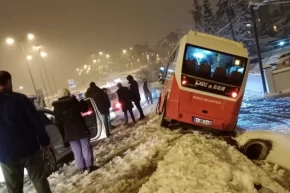 Düzce de halk otobüsü şarampole devrildi
