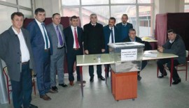 Madenci, sandık başında..