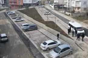 Bursa İnegölde otoparkla birlikte 24 fidan toprağa kavuştu