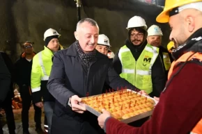 Kocaelide Başkan Büyükakından baklavalı sürpriz ziyaretler