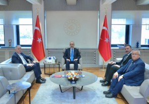 Ulaştırma Bakanı Abdulkadir Uraloğlunu Ziyaret Ettiler