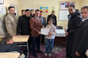 Erzurumda şehit çocuklarının ilk karne heyecanı paylaşıldı