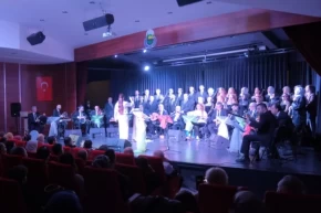 Bursa İnegölde TSM korosundan kulakların pasını silen konser