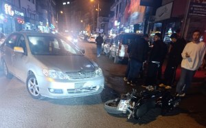 Motosiklet ile Otomobil Çarpıştı