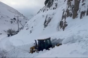 Vanda çığ düştü, 2 hastaya ambulans ulaştırıldı