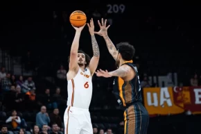 TOFAŞ, milli basketbolcu Sadık Emir Kabacayı kadrosuna kattı