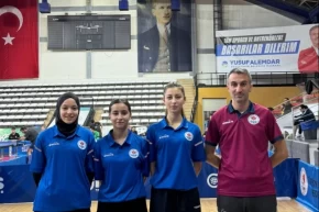 Trabzon Büyükşehir kadın masa tenisi takımı zirvede