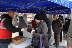 İzmitte kandillik helva ikramı
