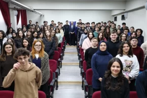 Sakaryada Başkan Alemdar liselilerle buluştu