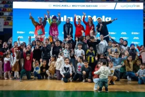 13 bin çocuk, Okula Bi Molada stres attı