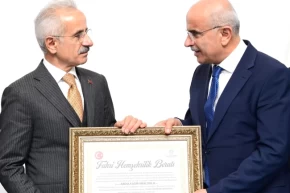 Bakan Uraloğluna Malatyadan fahri berat