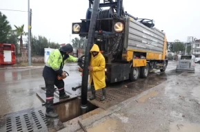 İzmirde sağanak yağışa karşı seferberlik