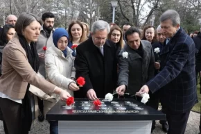 Ankara Üniversitesi depremde kaybedilen öğrencilerini andı