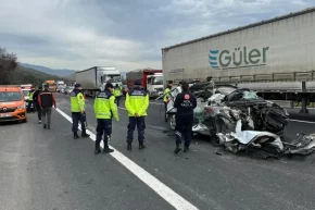 Düzcede otoyolda feci kaza: 1 ölü, 1 yaralı