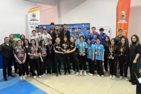 Öğrenciler dart turnuvasında kıyasıya mücadele etti