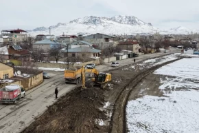 Vanda yollar genişliyor