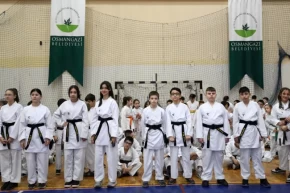 Bursa Osmangazide 300 karateci kuşak sevinci yaşadı