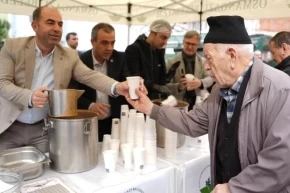 Bursa Osmangazide Cuma bereketi paylaşıldı