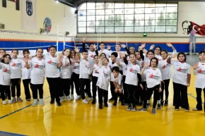 Ankarada çocuklara Fabrika Voleybol projesi