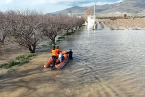 İzmir de 50 yılda bir görülen meteorolojik tablo... Neden deniz yükseldi