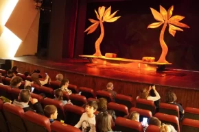 Bursa İznikte atık piller tiyatro biletine dönüştü