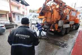 İzmirde kuvvetli yağış ve fırtına alarmı