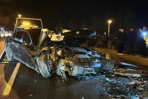 Düzcede otomobil otobüse çarptı: 5 yaralı